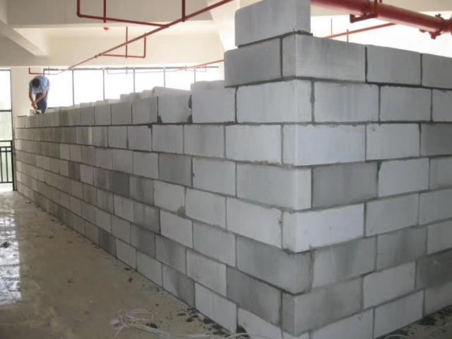 三管蒸压加气混凝土砌块承重墙静力和抗震性能的研究